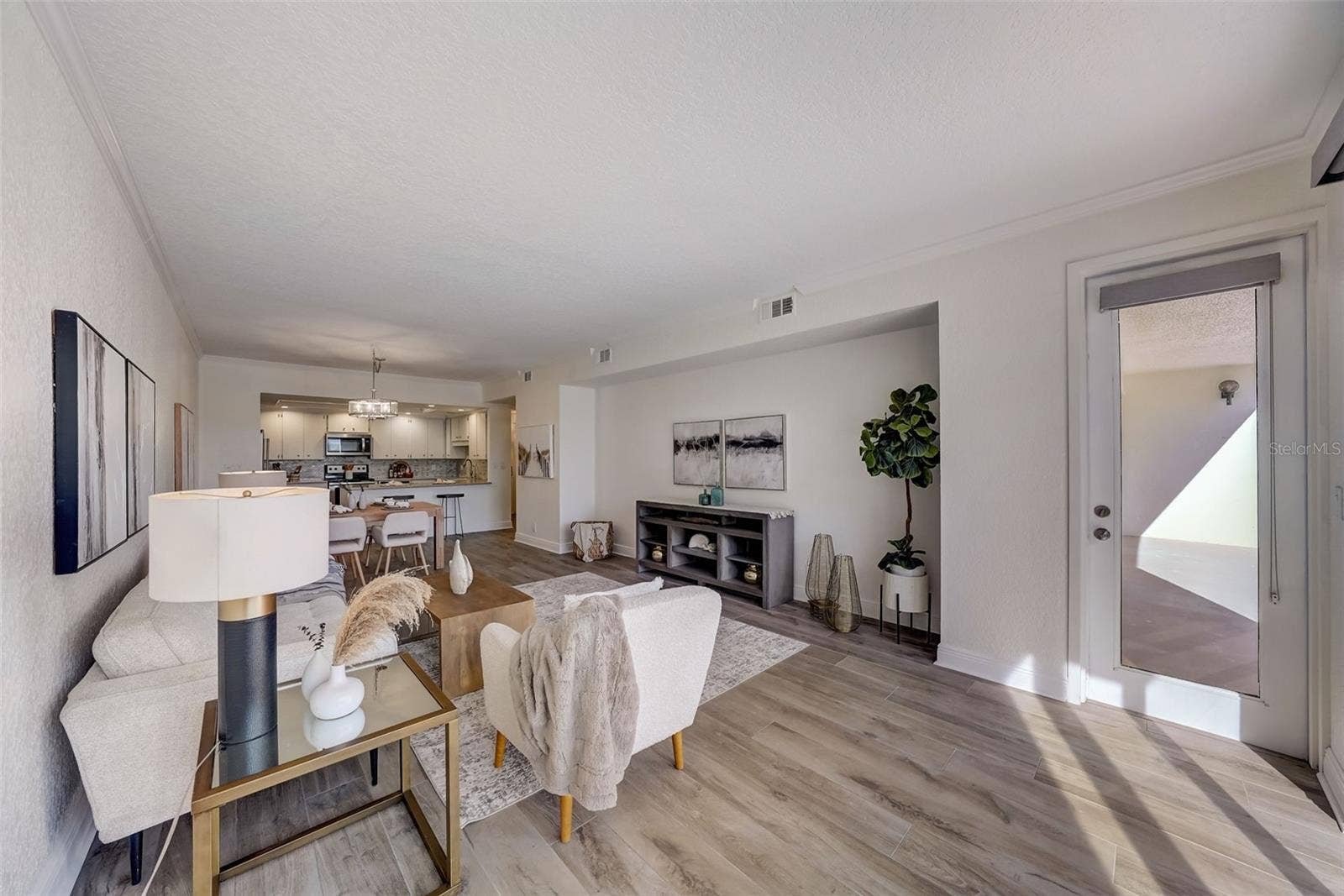 6 BELLEVIEW BOULEVARD, #101, Belleair, FL 33756 Living Room
