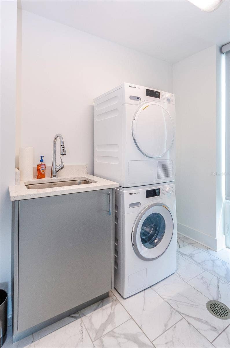 15 AVALON STREET, #401, Clearwater Beach, FL 33767 15 AVALON STREET, #401, Clearwater Beach, FL 33767