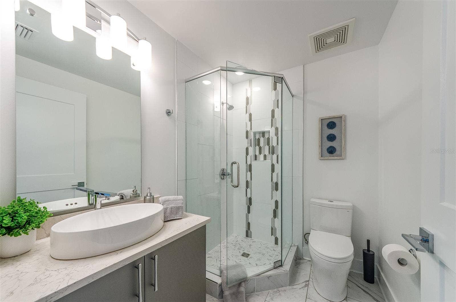 15 AVALON STREET, #401, Clearwater Beach, FL 33767 15 AVALON STREET, #401, Clearwater Beach, FL 33767