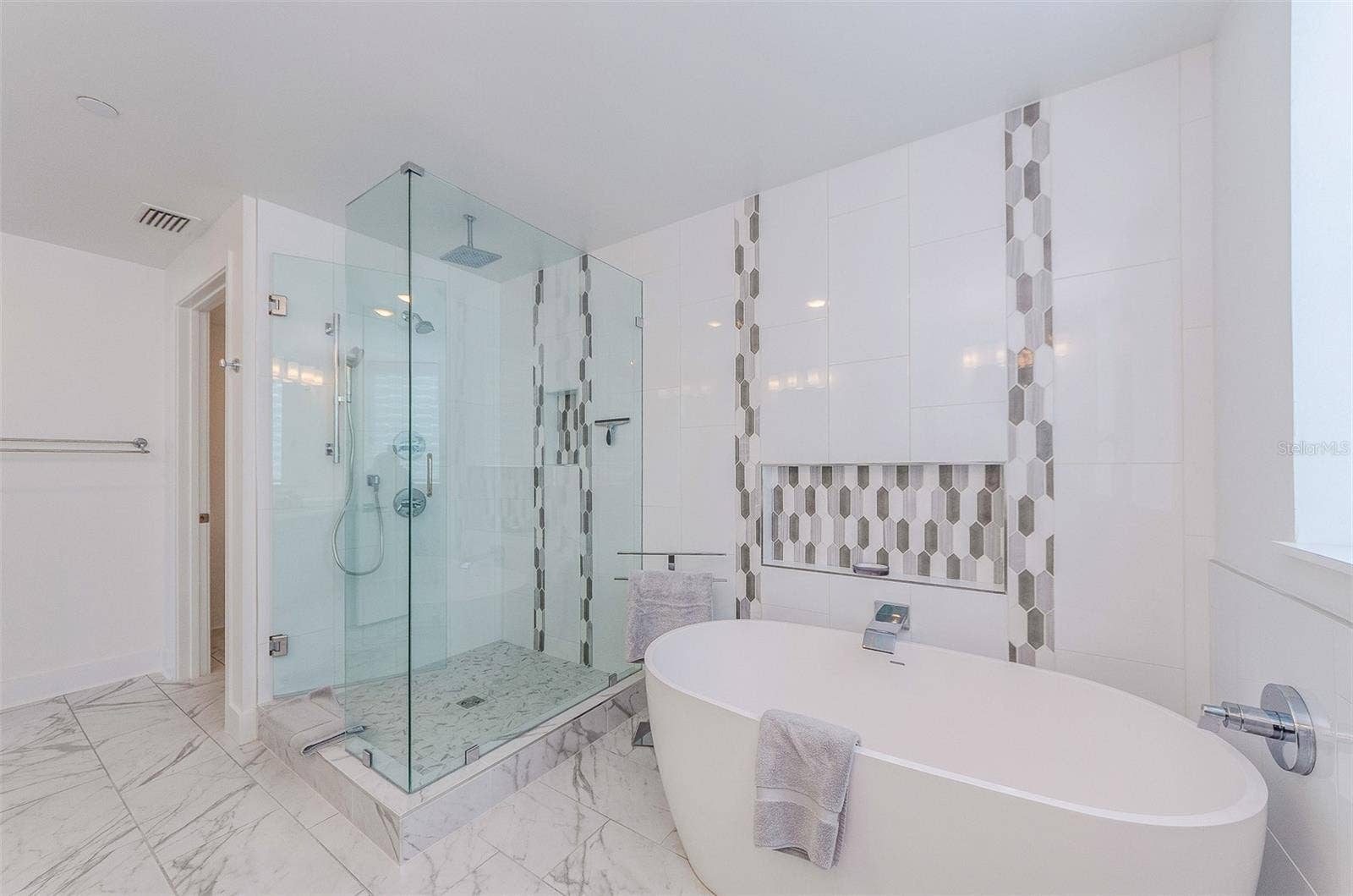 15 AVALON STREET, #401, Clearwater Beach, FL 33767 15 AVALON STREET, #401, Clearwater Beach, FL 33767