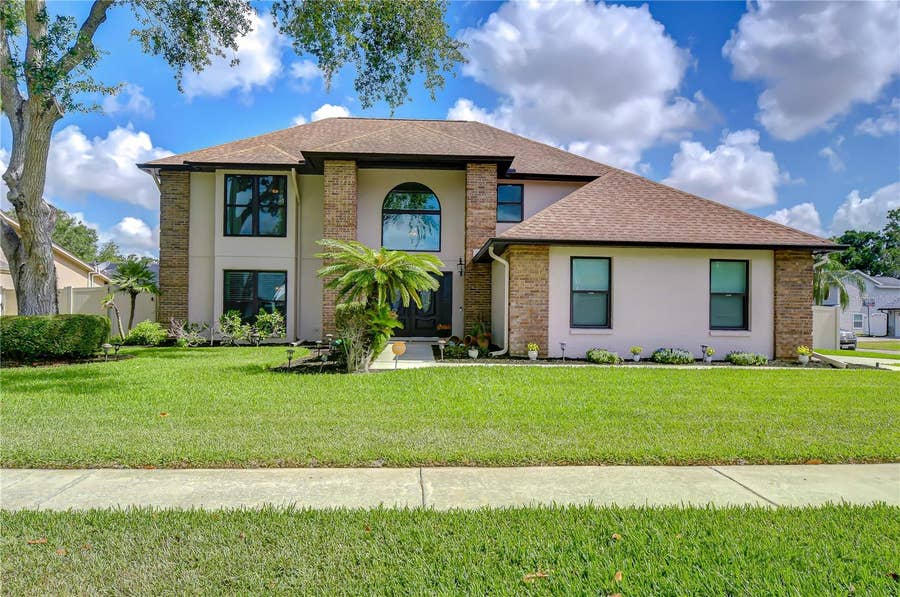 Property photo for 1227 RAINBROOK CIRCLE, Valrico, FL