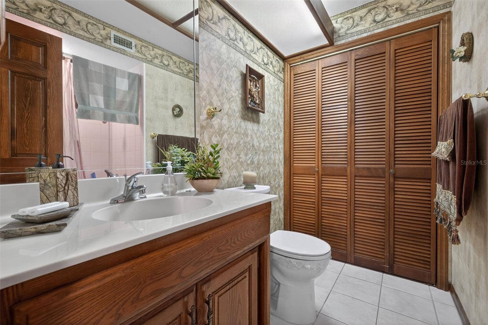 Hall Bathroom, tub/shower and laudry in closet