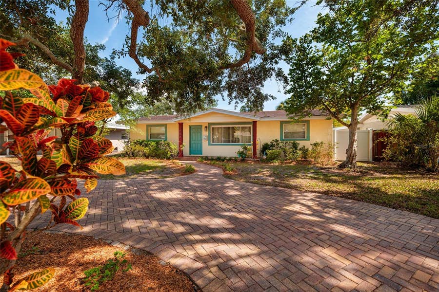 Property photo for 230 43RD AVENUE NE, St Petersburg, FL