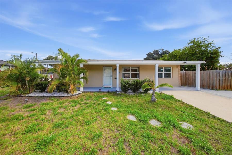 Property photo for 1565 CONNECTICUT AVENUE NE, St Petersburg, FL