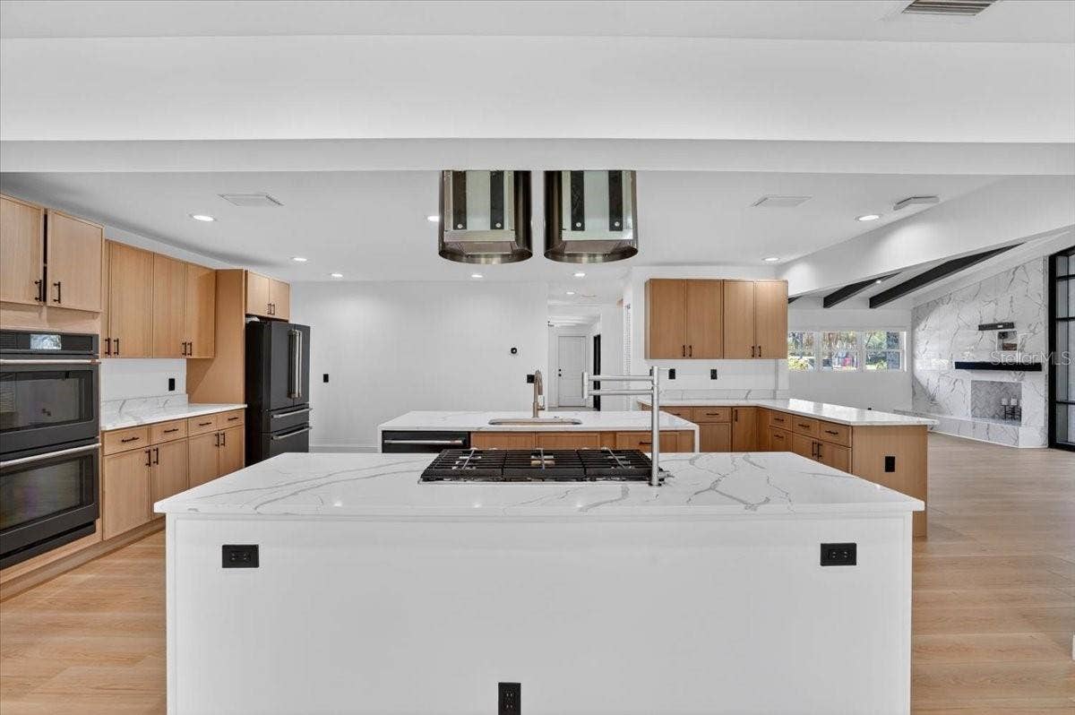 2708 N DUNDEE STREET, Tampa, FL 33629 Kitchen