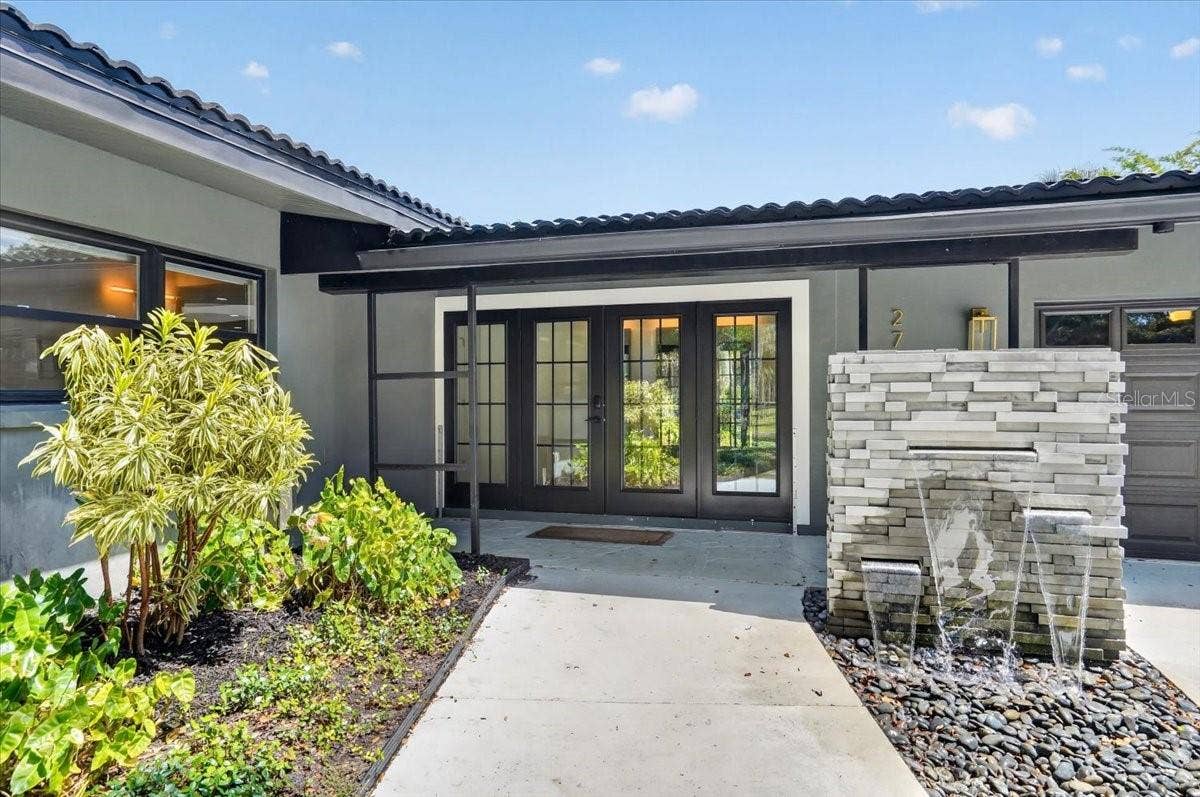 2708 N DUNDEE STREET, Tampa, FL 33629 Entry with Water Feature