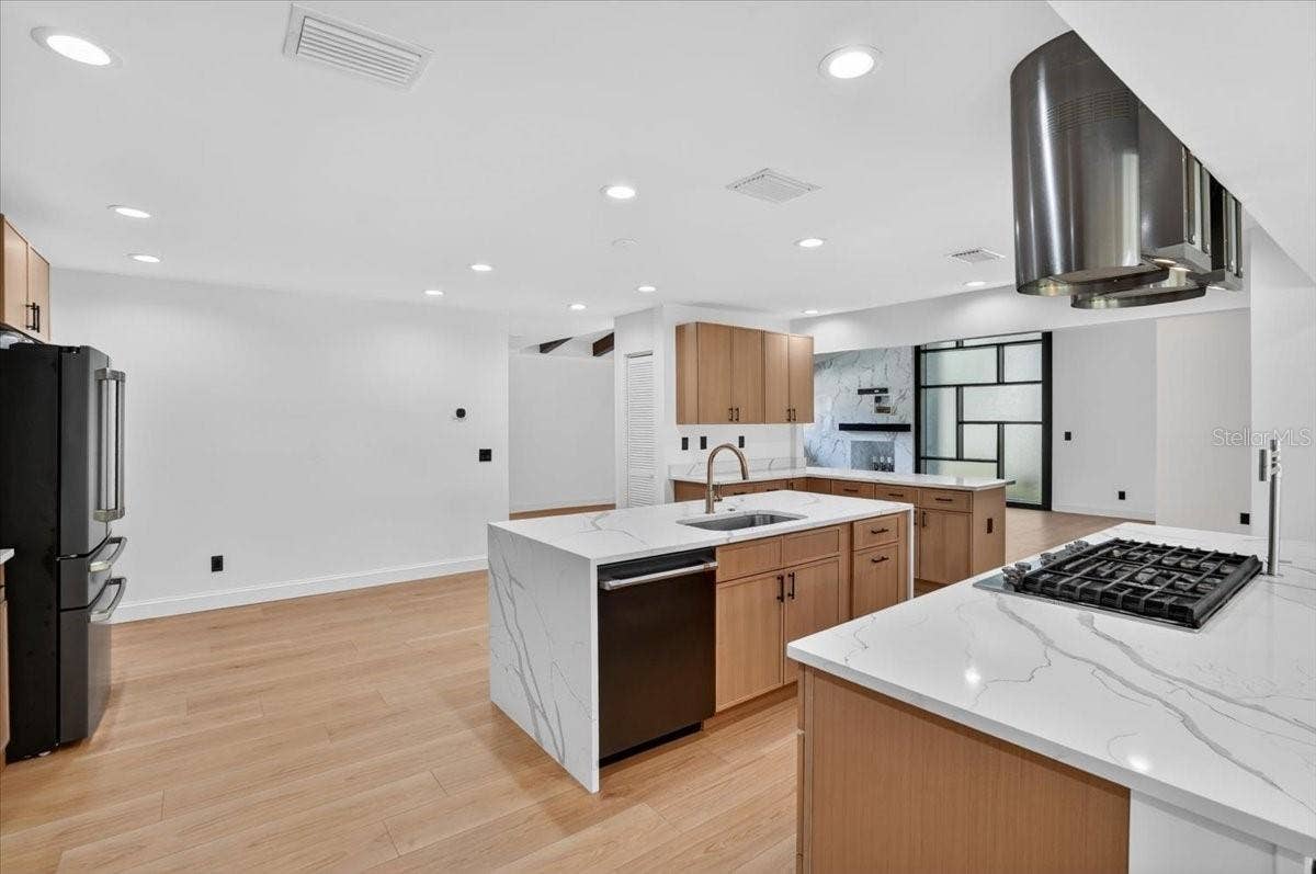 2708 N DUNDEE STREET, Tampa, FL 33629 Kitchen