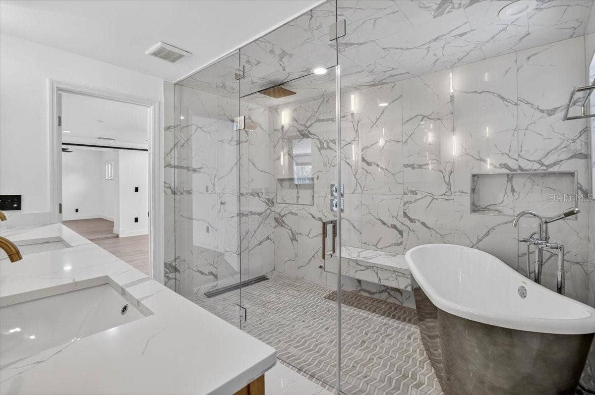 2708 N DUNDEE STREET, Tampa, FL 33629 Primary Bath