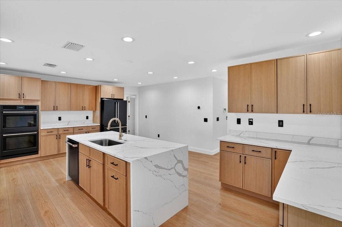2708 N DUNDEE STREET, Tampa, FL 33629 Kitchen