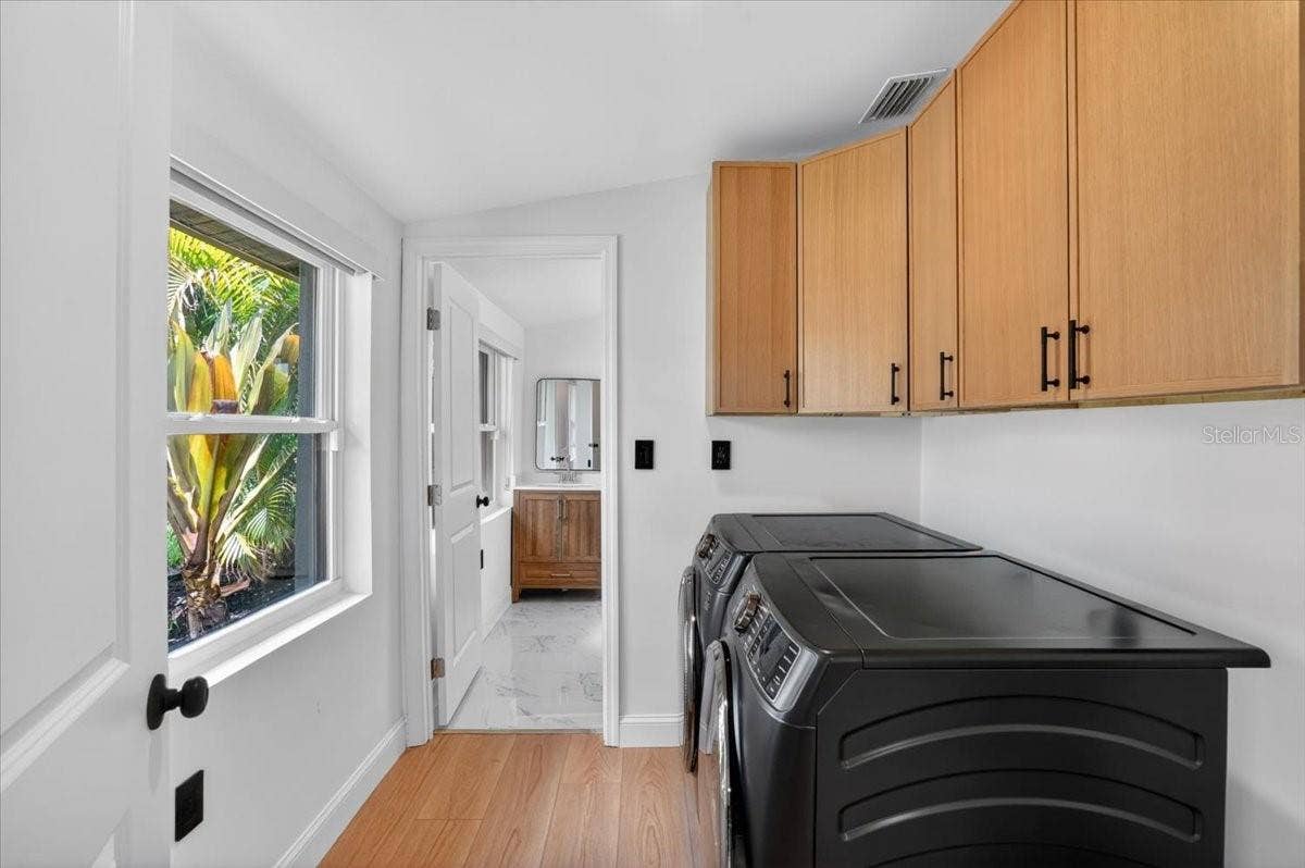 2708 N DUNDEE STREET, Tampa, FL 33629 Laundry room