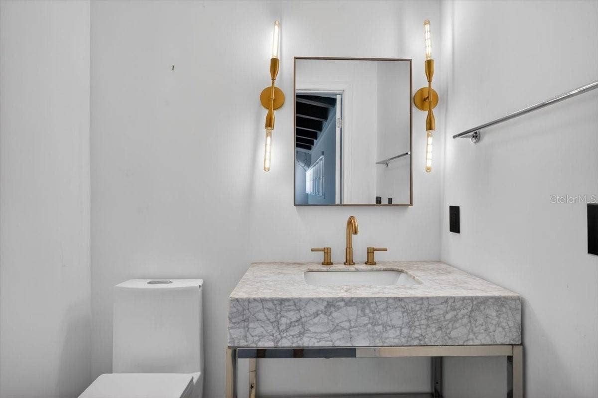 2708 N DUNDEE STREET, Tampa, FL 33629 Powderroom