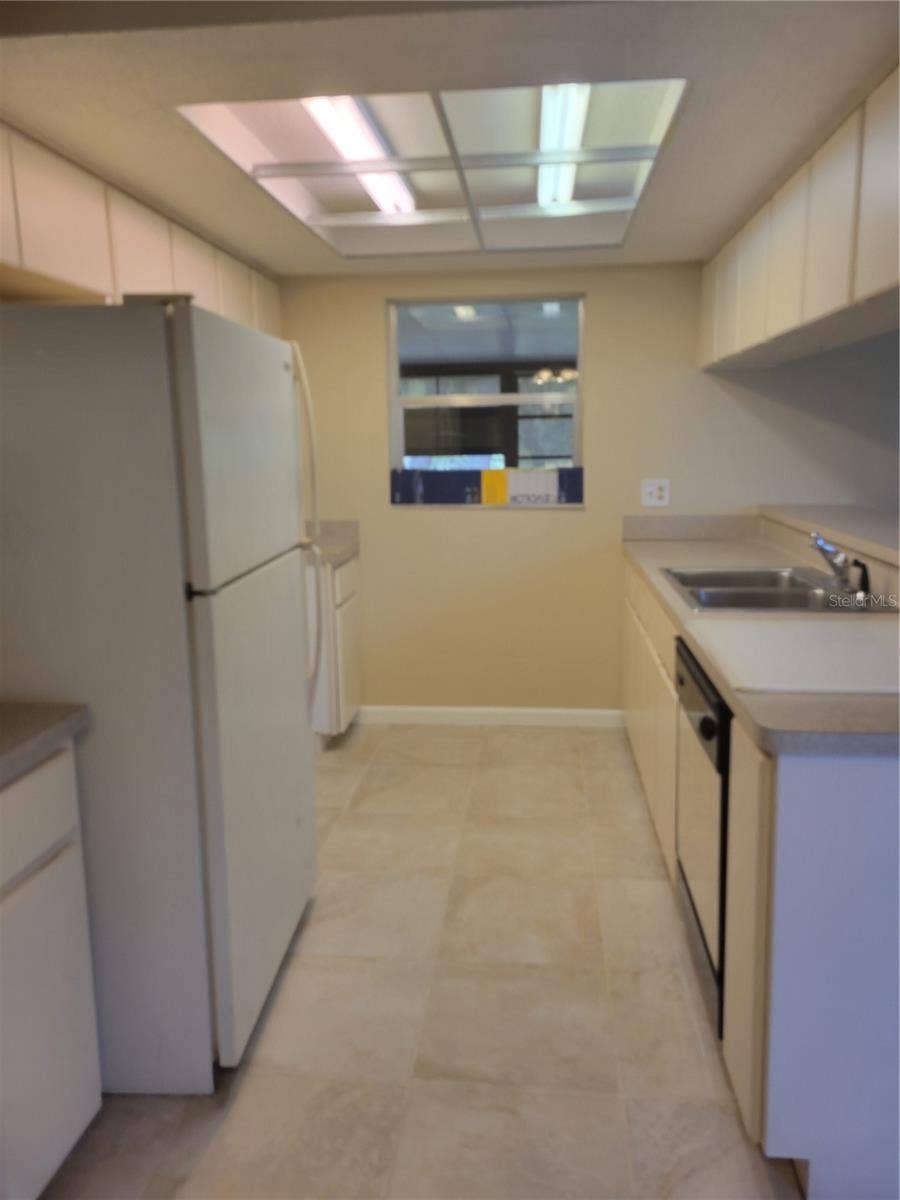 9022 LINGROVE ROAD, Weeki Wachee, FL 34613 Galley style kitchen
