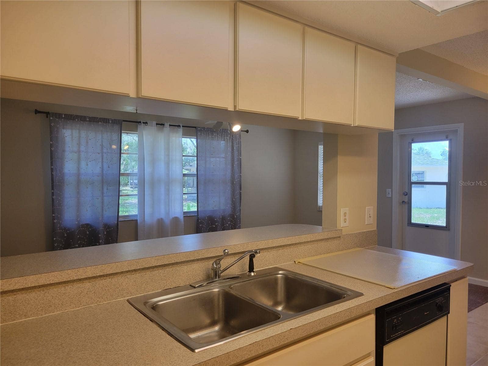 9022 LINGROVE ROAD, Weeki Wachee, FL 34613 Double sink with garbage disposal