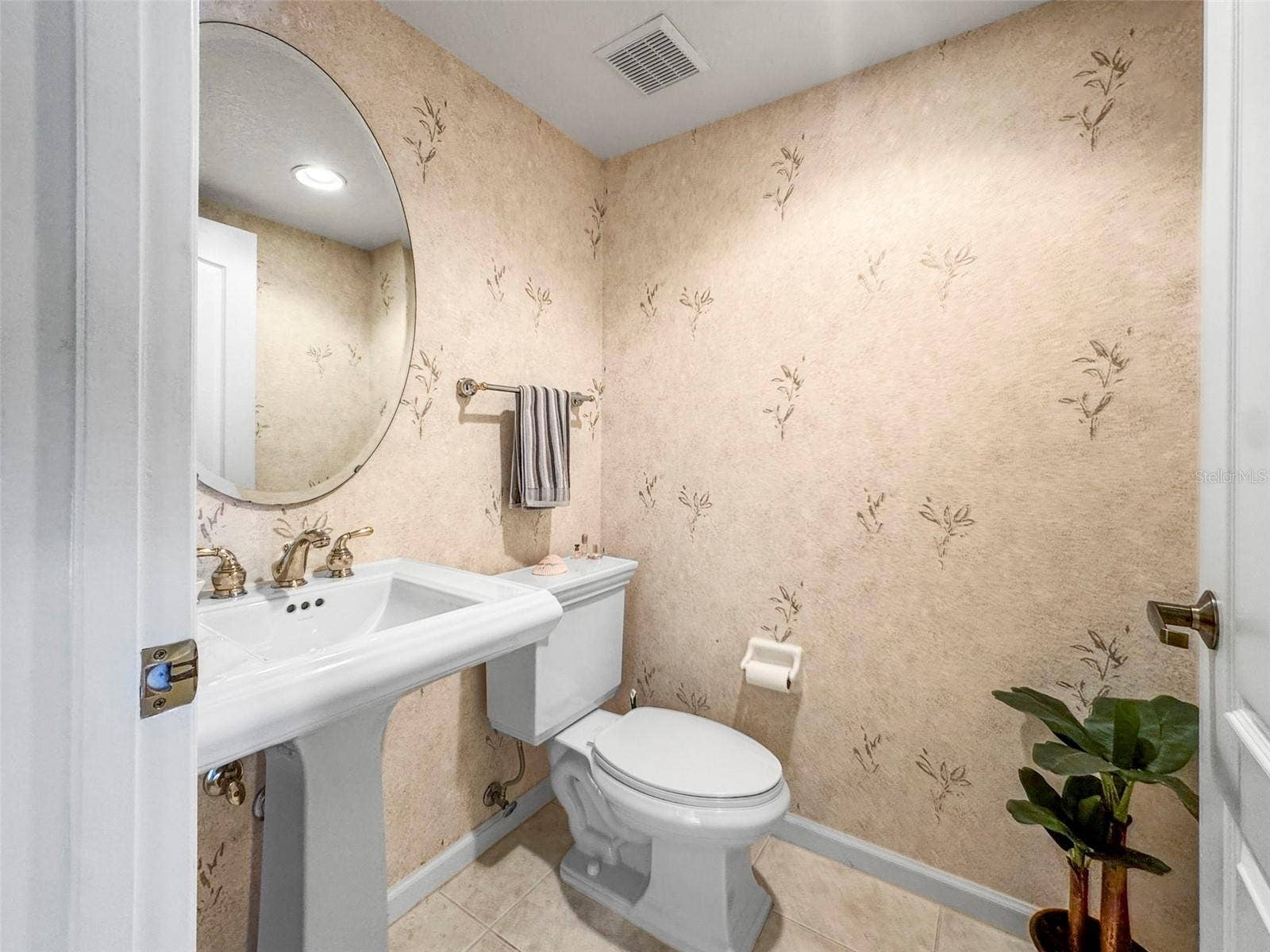 200 121ST AVENUE, #103, Treasure Island, FL 33706 Half Bathroom off the Hallway