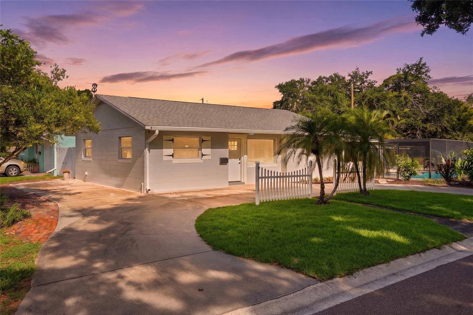 695 41ST STREET N, St Petersburg, FL 33713 Front of Home