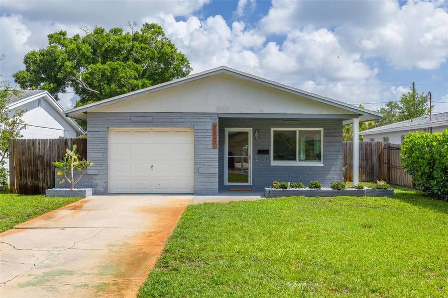 Property photo for 5621 16TH AVENUE N, St Petersburg, FL