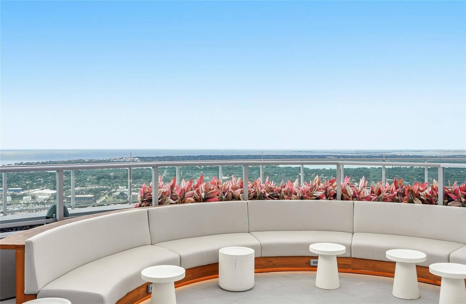 400 CENTRAL AVENUE, #1901, St Petersburg, FL 33701 Toplevel observation deck