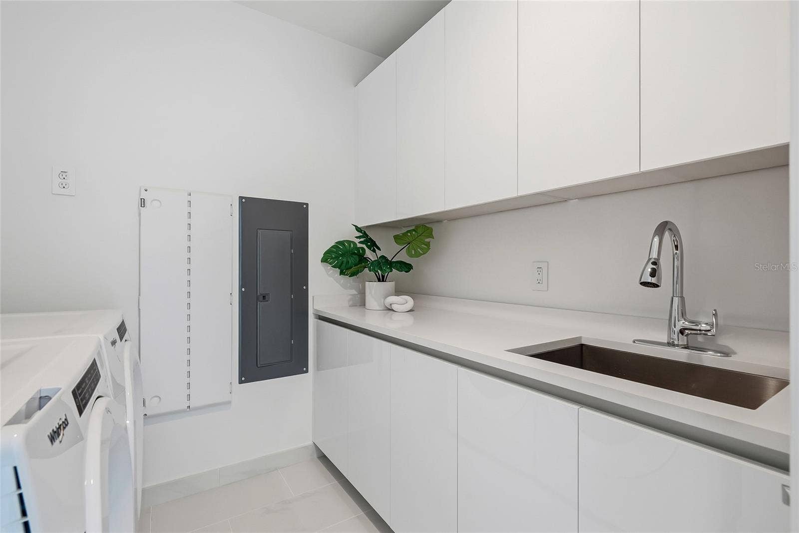 400 CENTRAL AVENUE, #1901, St Petersburg, FL 33701 Convenient full-size washer and dryer in a dedicated laundry room.