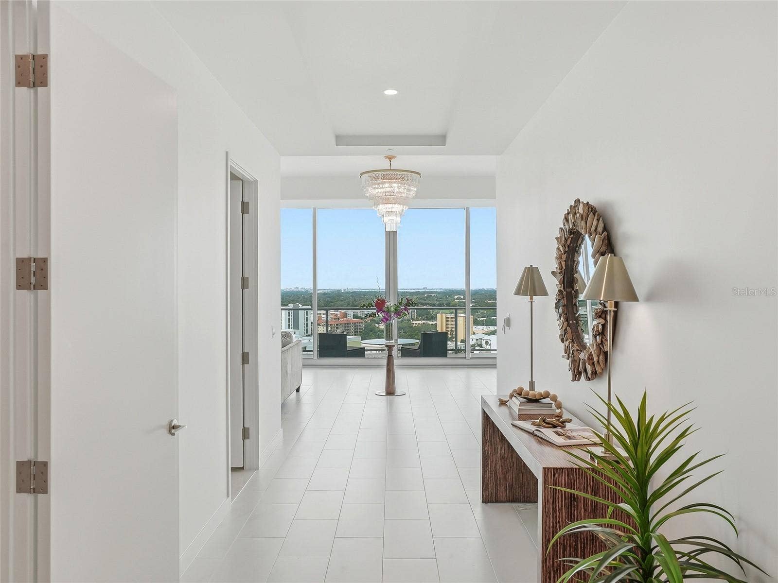 400 CENTRAL AVENUE, #1901, St Petersburg, FL 33701 11-foot ceilings, creating an exceptional sense of volume and light.