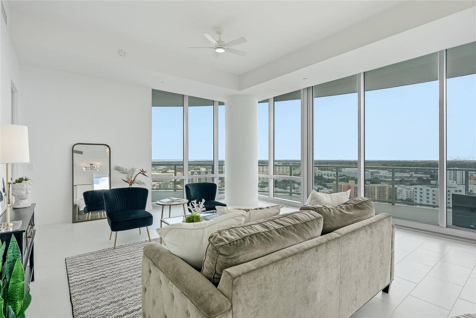 400 CENTRAL AVENUE, #1901, St Petersburg, FL 33701 Inviting open-concept living area.