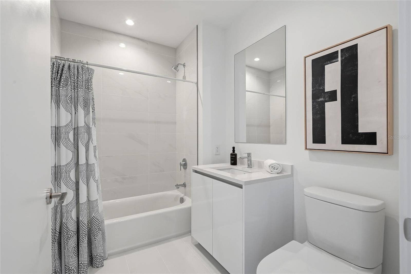 400 CENTRAL AVENUE, #1901, St Petersburg, FL 33701 Guest bathroom