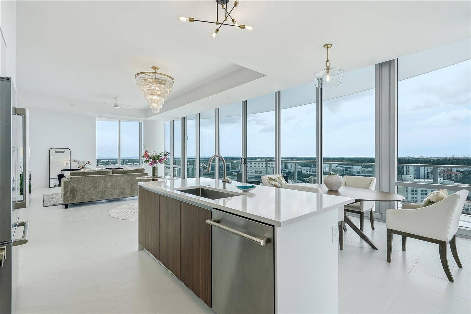 400 CENTRAL AVENUE, #1901, St Petersburg, FL 33701 Floor-to-ceiling windows frame expansive views and fill the residence with natural light.