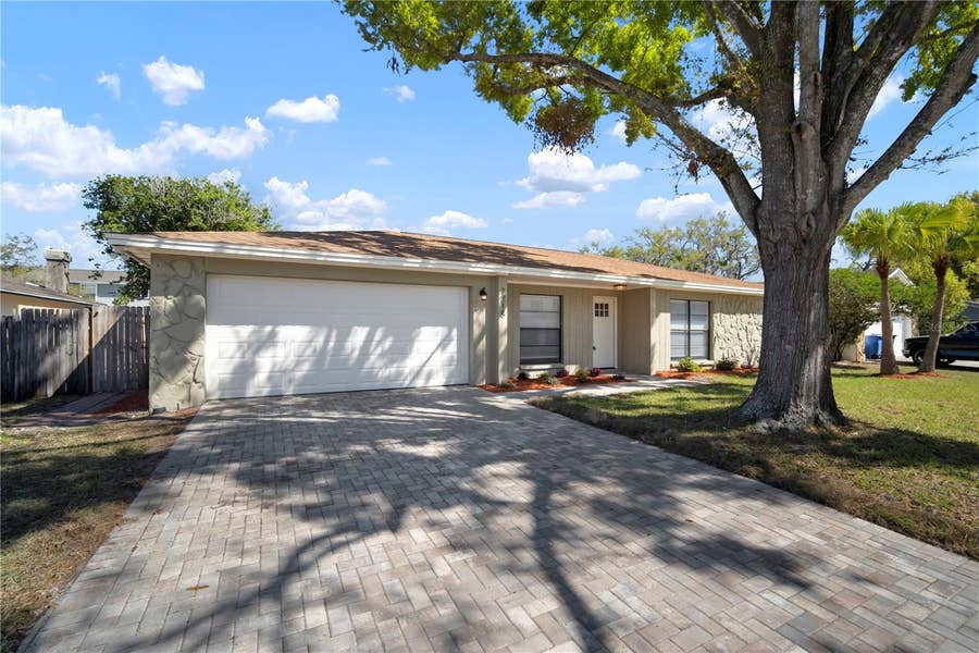 Property photo for 1218 LORNEWOOD DRIVE, Valrico, FL