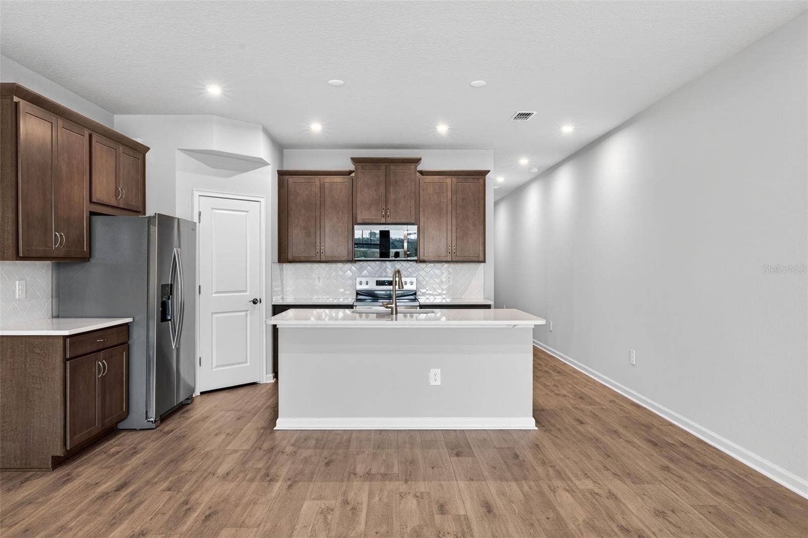 9187 AURELIA AVENUE, Parrish, FL 34219 Breakfast Bar