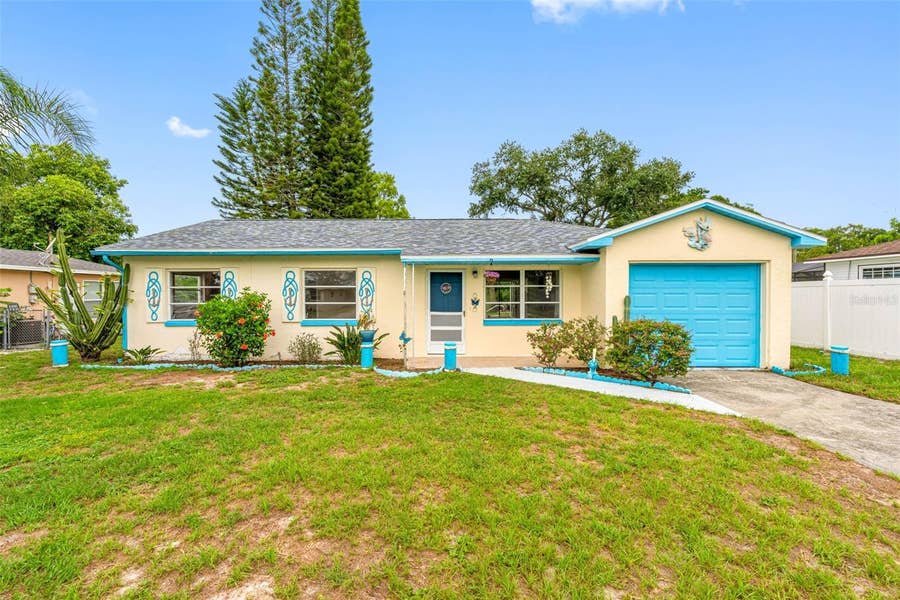 Property photo for 126 W GRAPEFRUIT CIRCLE, Clearwater, FL