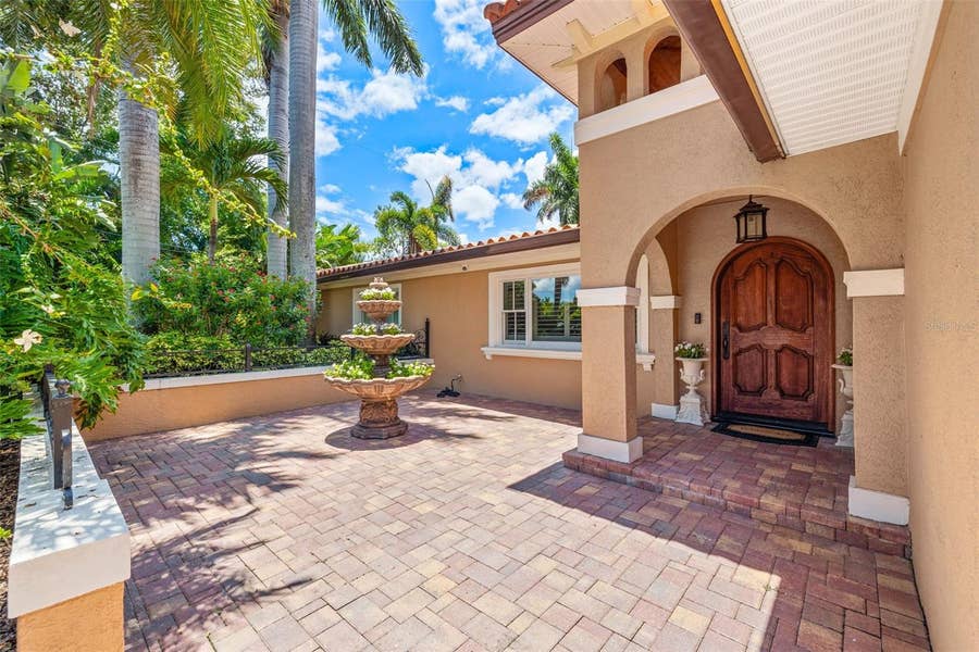 Property photo for 1124 SEVILLE LANE NE, St Petersburg, FL