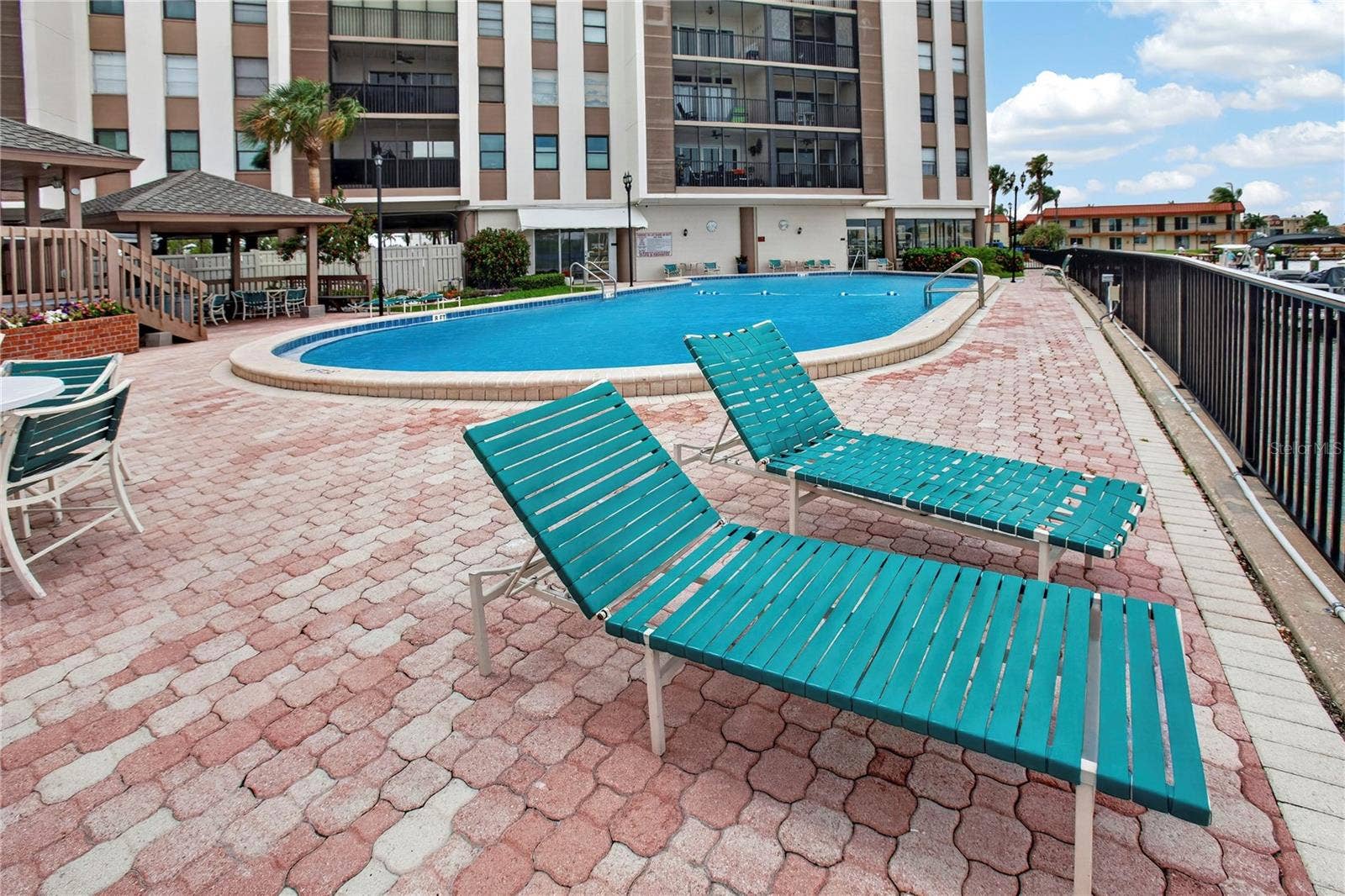 10355 PARADISE BOULEVARD, #907, Treasure Island, FL 33706