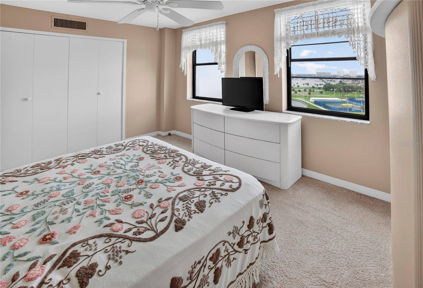 10355 PARADISE BOULEVARD, #907, Treasure Island, FL 33706