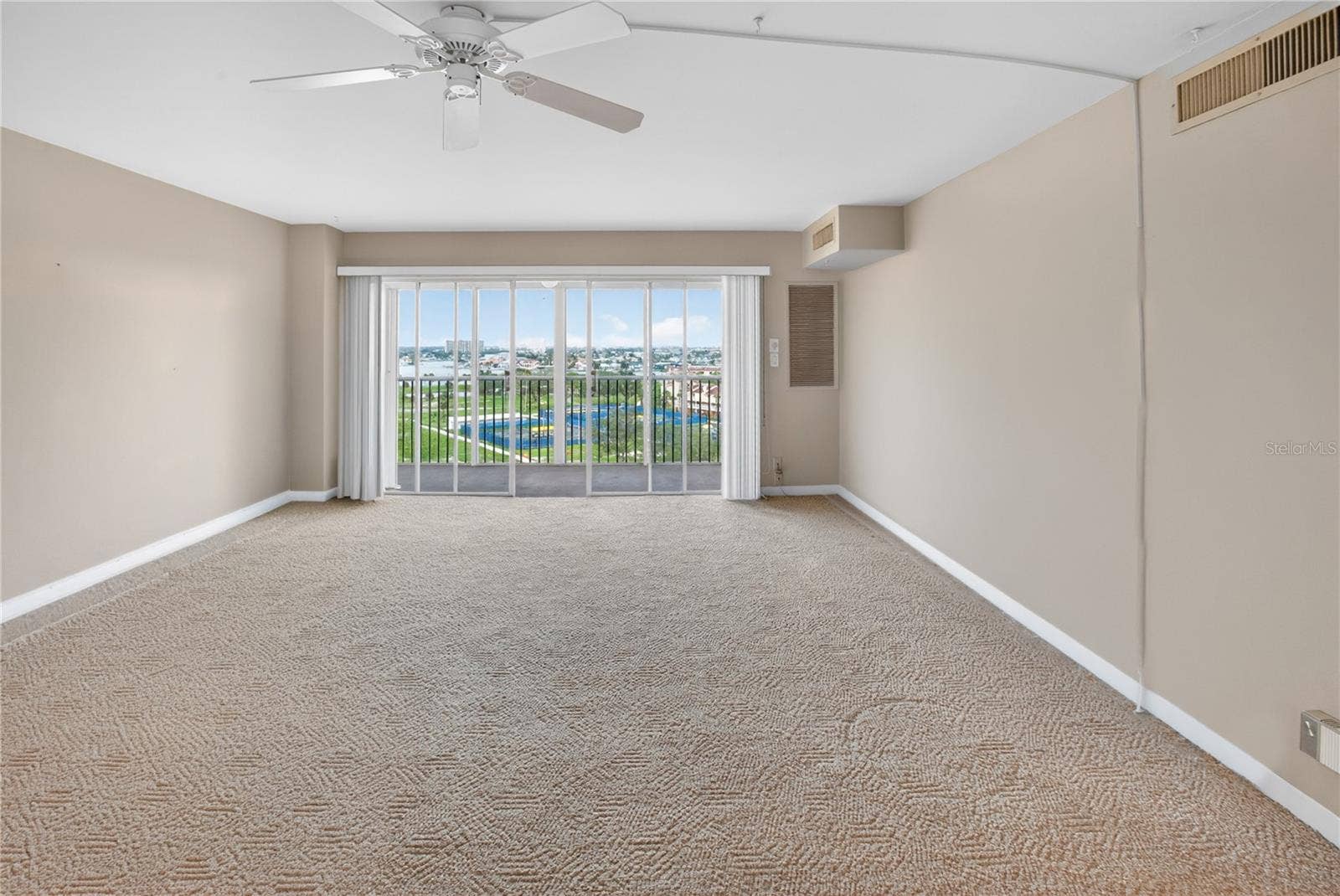 10355 PARADISE BOULEVARD, #907, Treasure Island, FL 33706