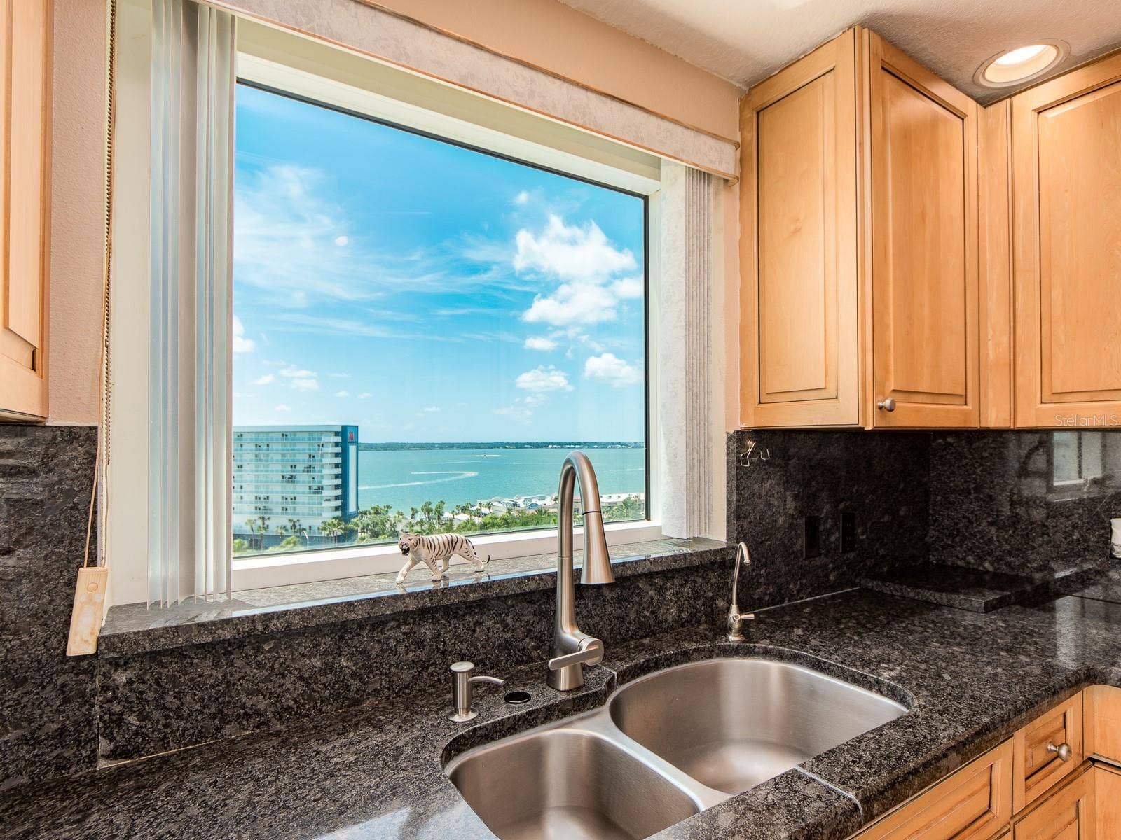 1180 GULF BOULEVARD, #906, Clearwater Beach, FL 33767 Updated kitchen with VIEWS.