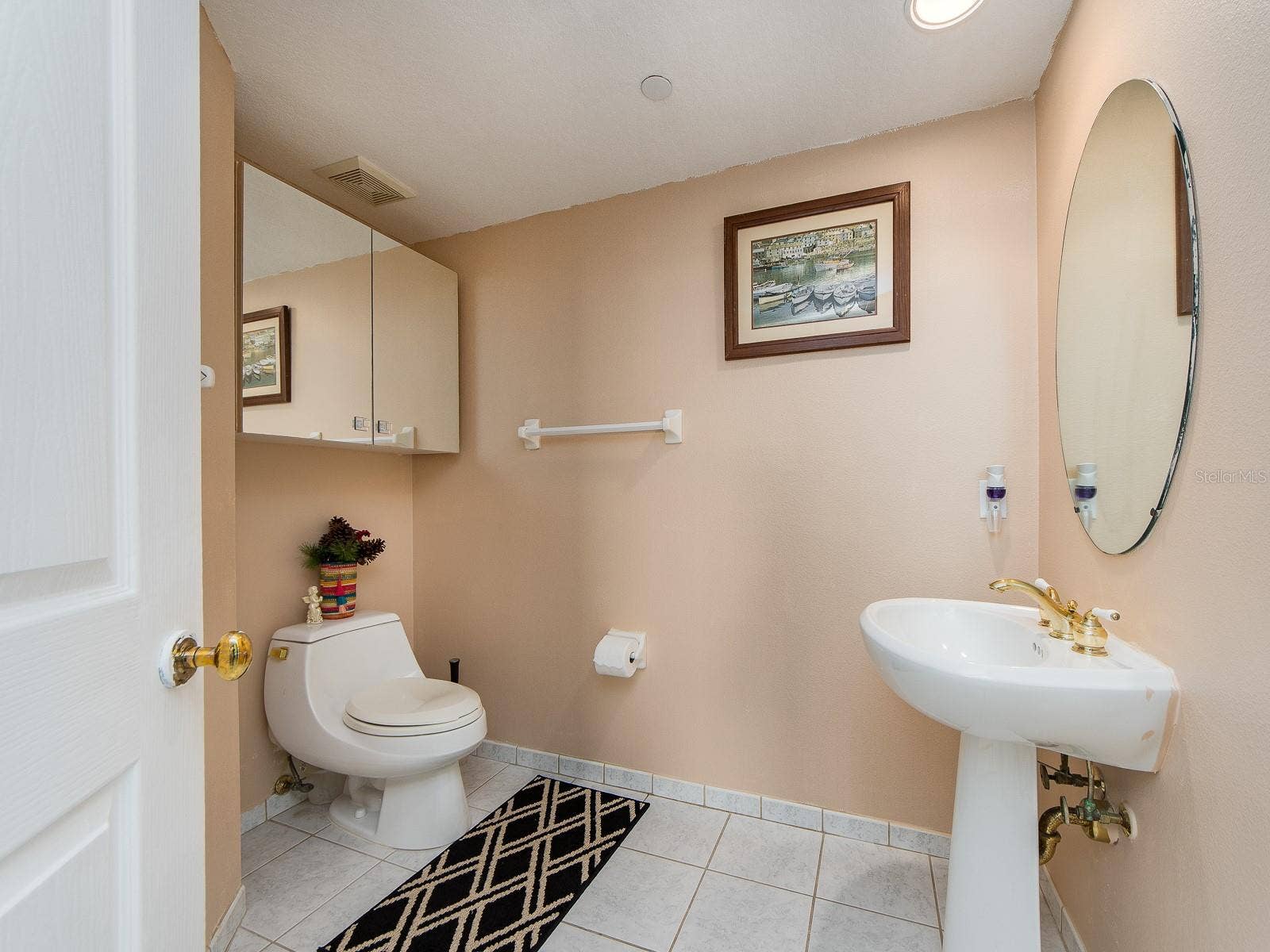 1180 GULF BOULEVARD, #906, Clearwater Beach, FL 33767 powder bathroom