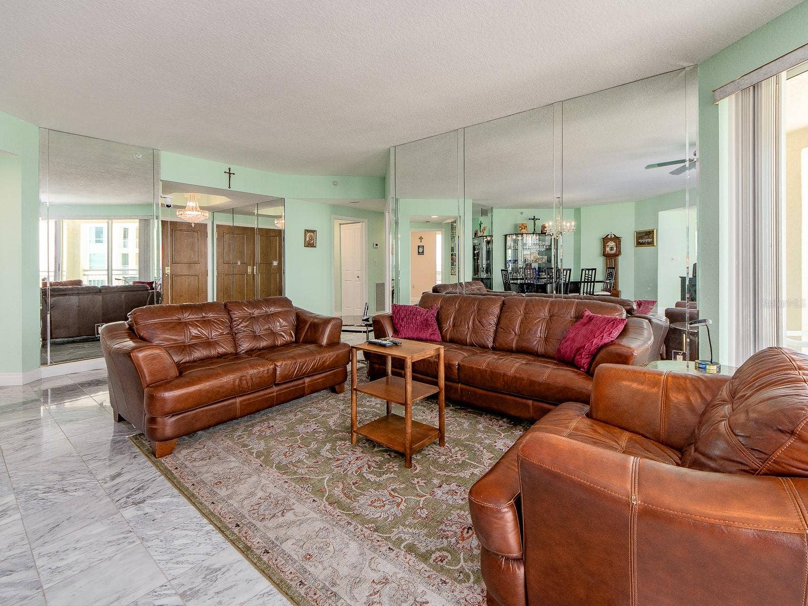1180 GULF BOULEVARD, #906, Clearwater Beach, FL 33767 Living area