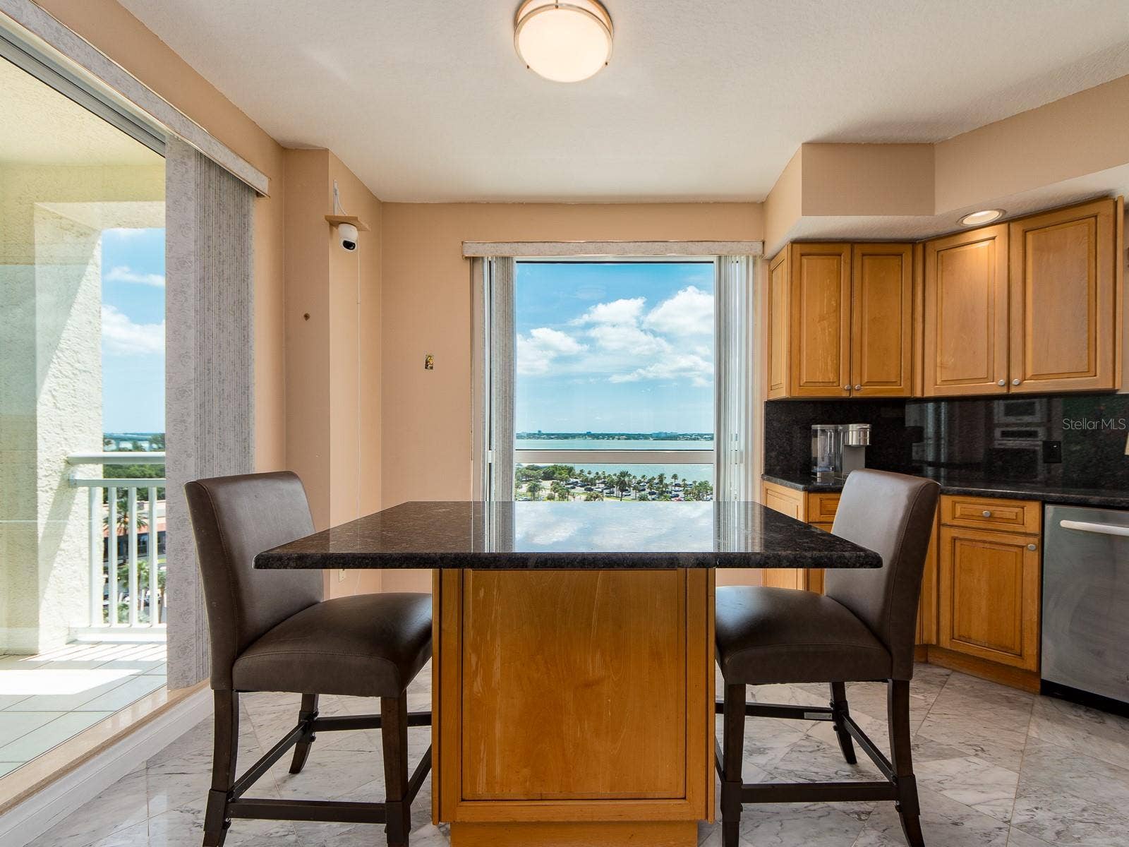 1180 GULF BOULEVARD, #906, Clearwater Beach, FL 33767 Eat in kitchen area with large custom island.