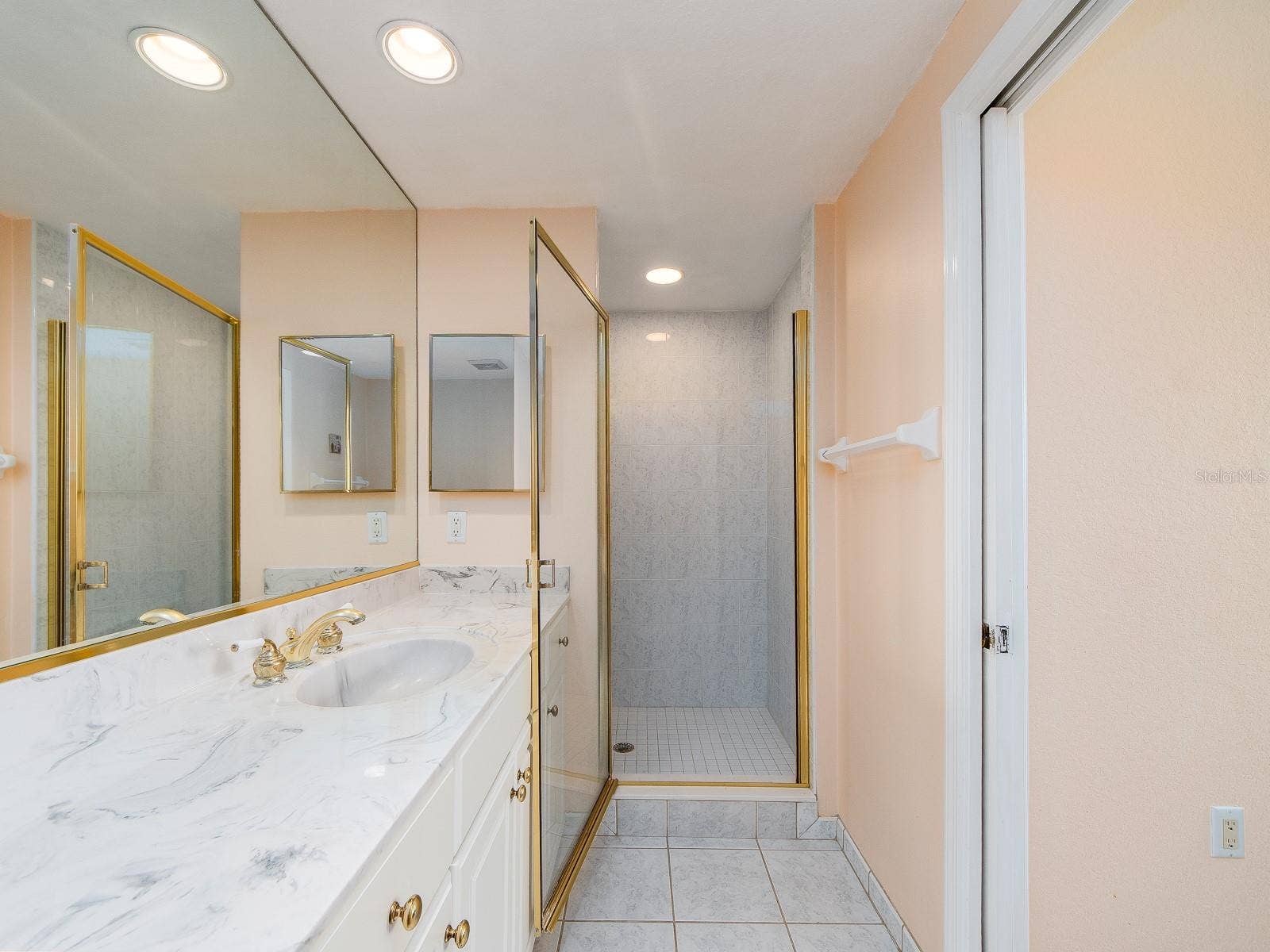 1180 GULF BOULEVARD, #906, Clearwater Beach, FL 33767 Guestroom En suite