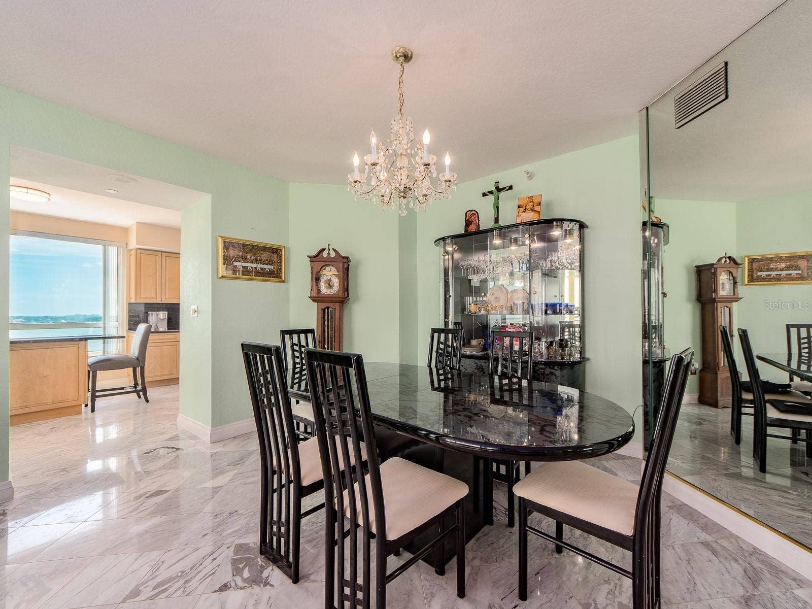 1180 GULF BOULEVARD, #906, Clearwater Beach, FL 33767 Formal dining space, if desired.