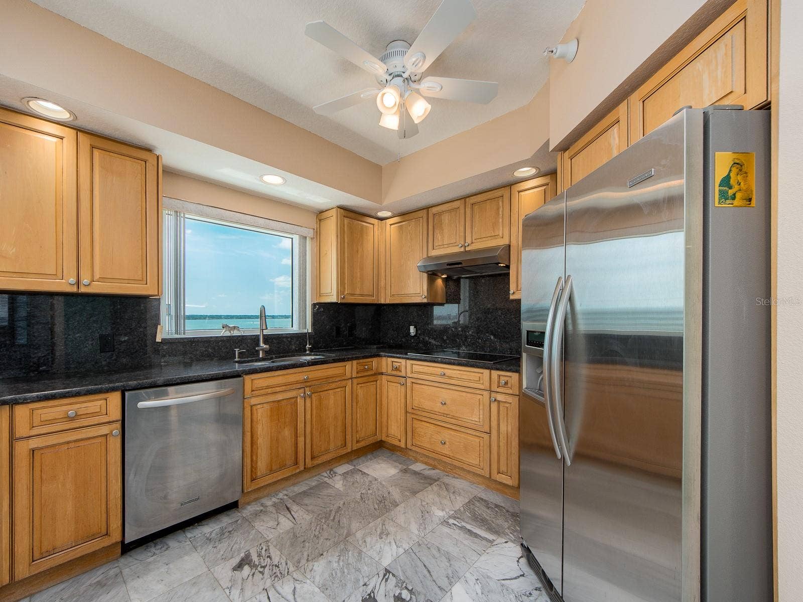 1180 GULF BOULEVARD, #906, Clearwater Beach, FL 33767 Updated kitchen