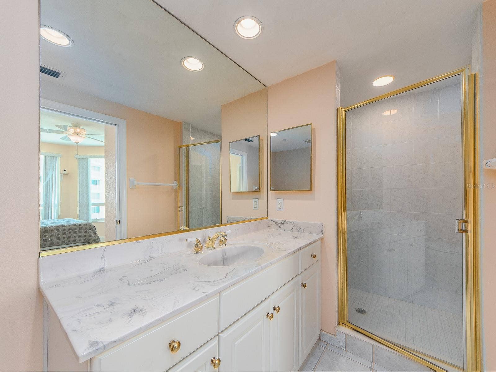 1180 GULF BOULEVARD, #906, Clearwater Beach, FL 33767 Walk in shower, no tub.