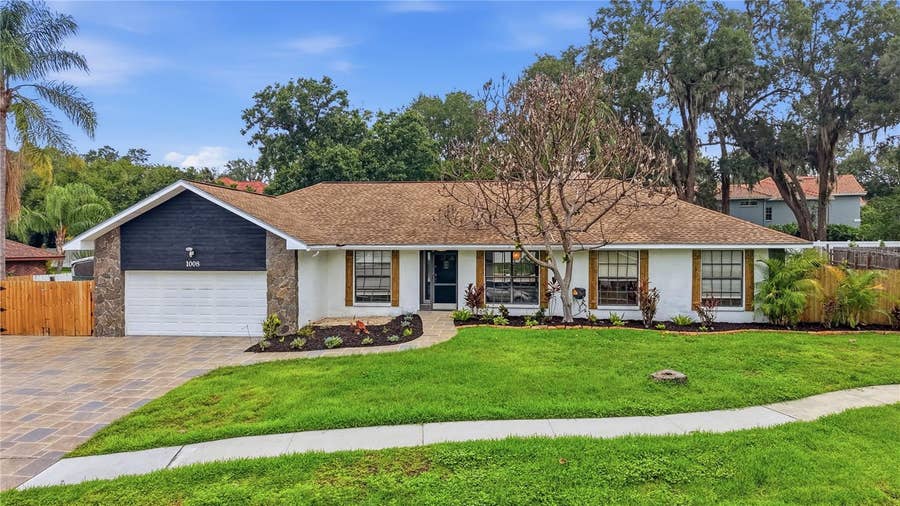 Property photo for 1008 OAKRIDGE MANOR DRIVE, Brandon, FL