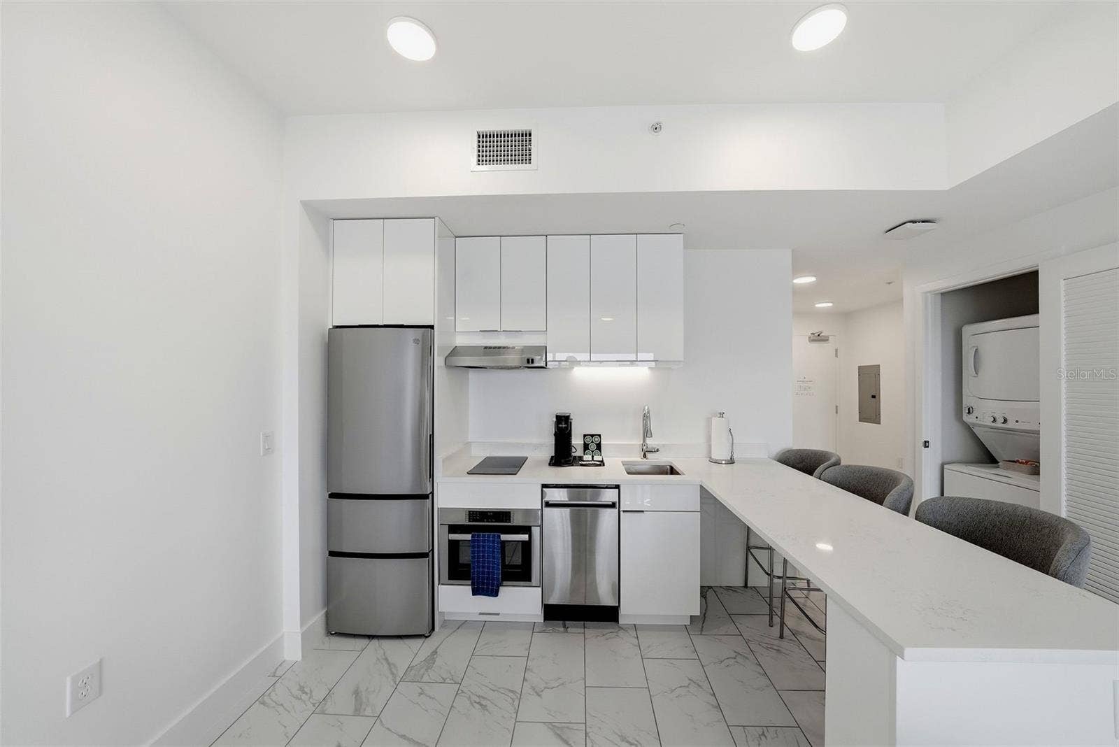 411 E SHORE DRIVE, #601, Clearwater Beach, FL 33767 Kitchen
