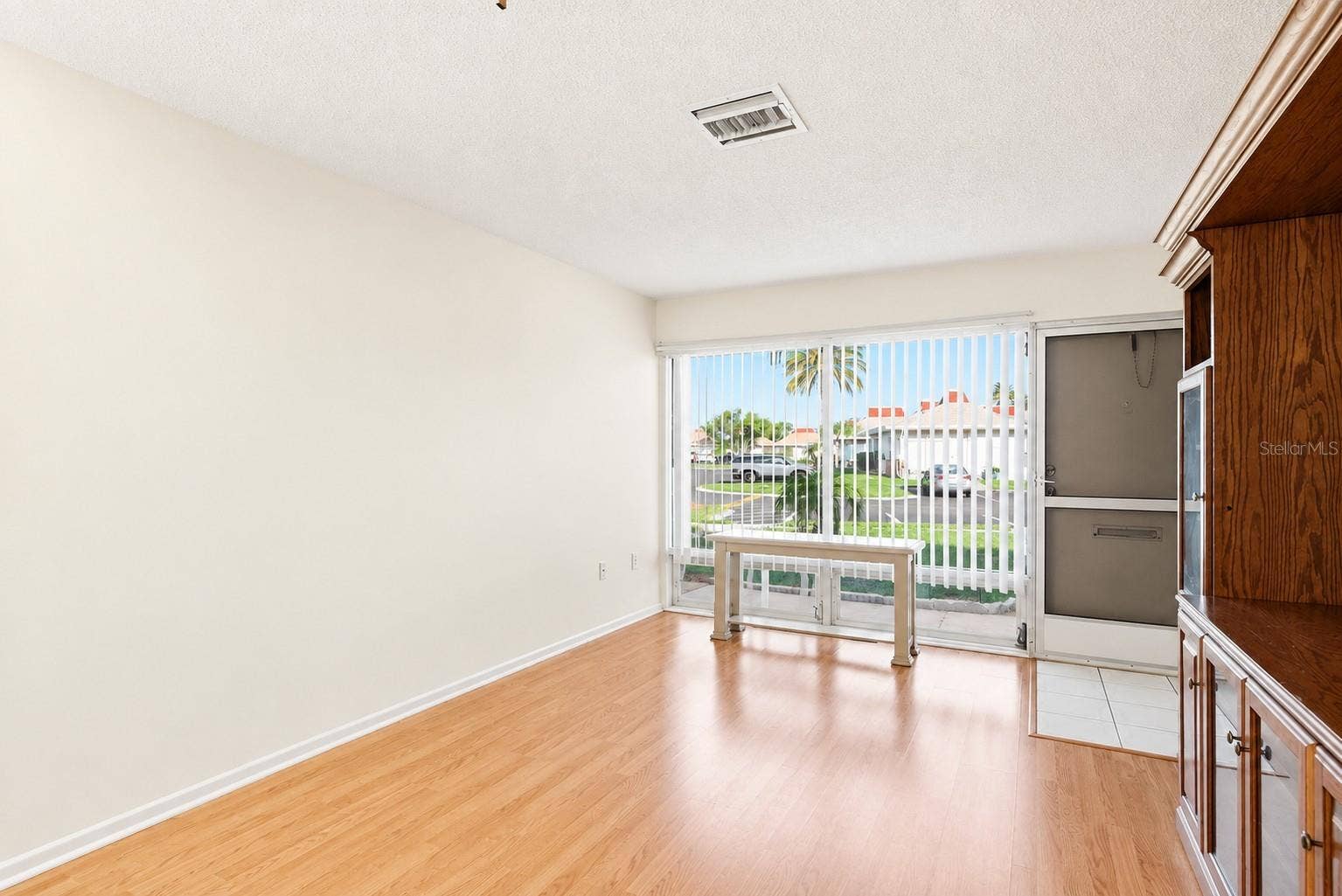 4344 TAHITIAN GARDENS CIRCLE, #B, Holiday, FL 34691 Living room