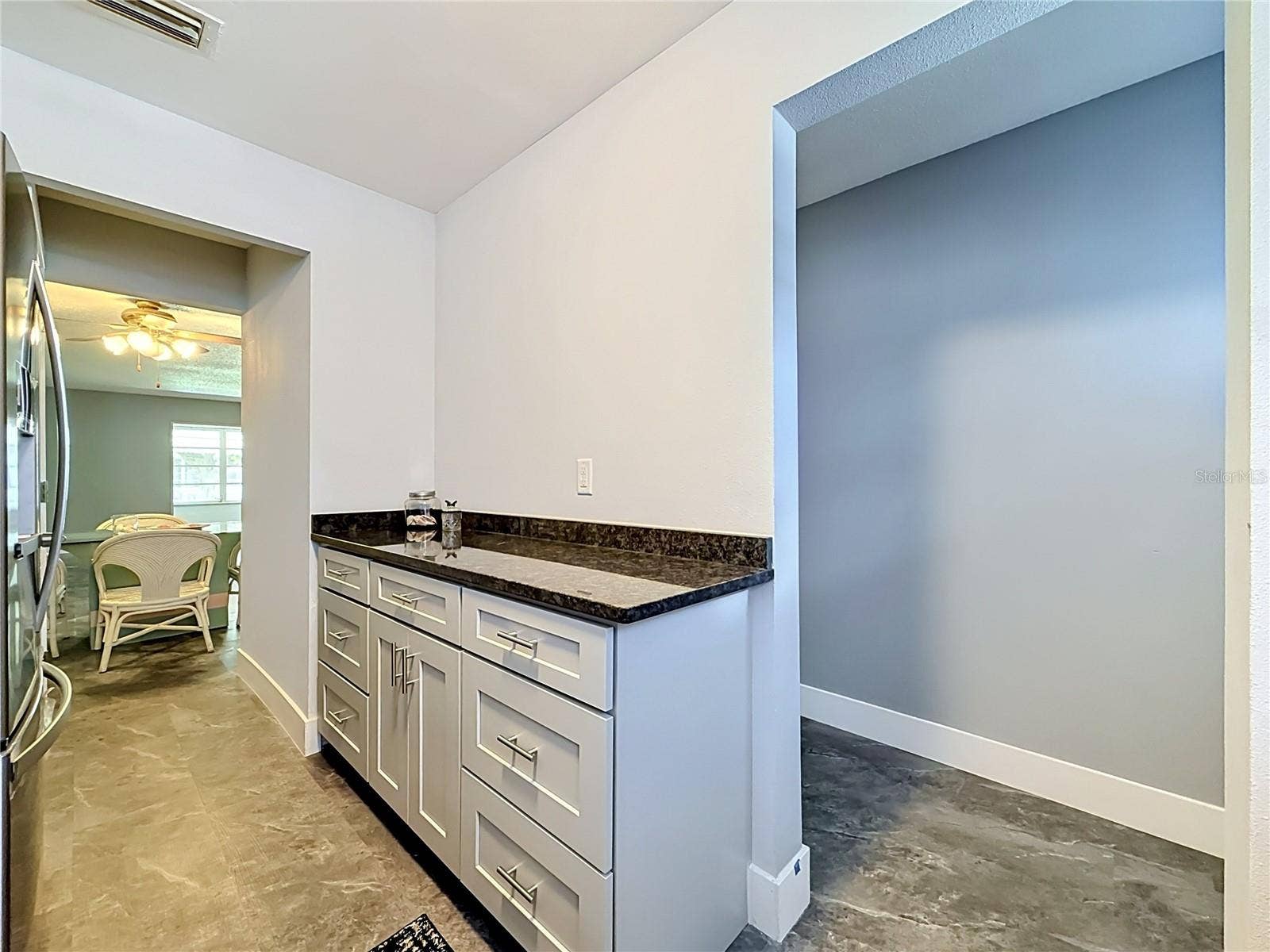3018 59TH STREET S, #102, Gulfport, FL 33707 Extra Counter space and storage