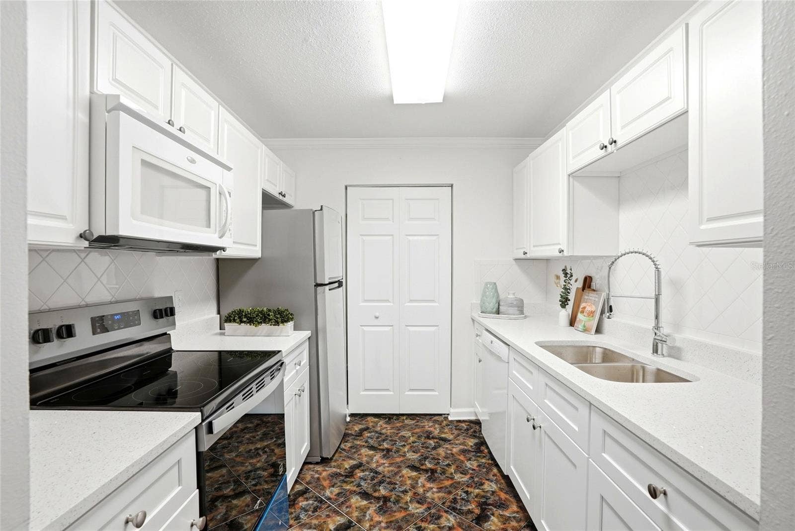 1208 14TH CIRCLE SE, Largo, FL 33771