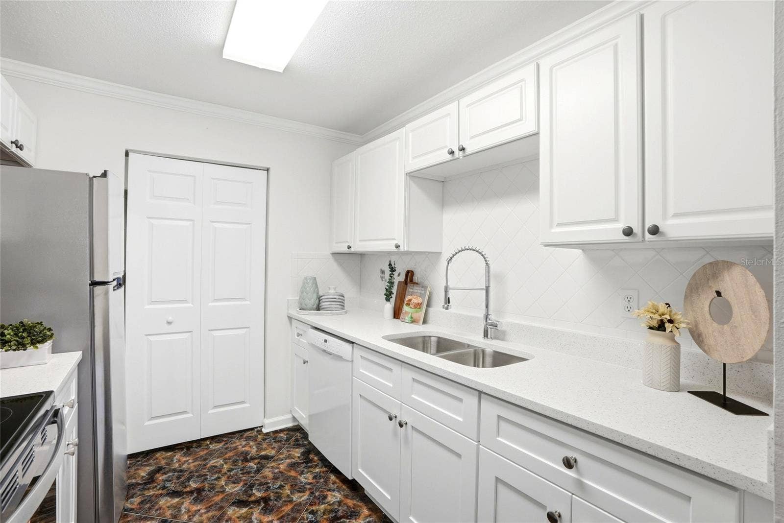 1208 14TH CIRCLE SE, Largo, FL 33771