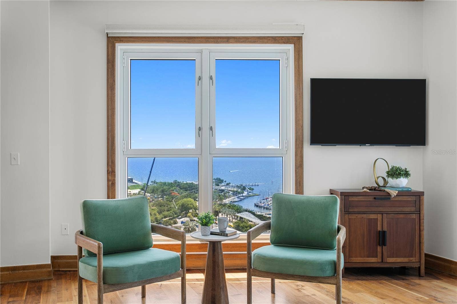 Primary bedroom sitting area  marina and Pier views