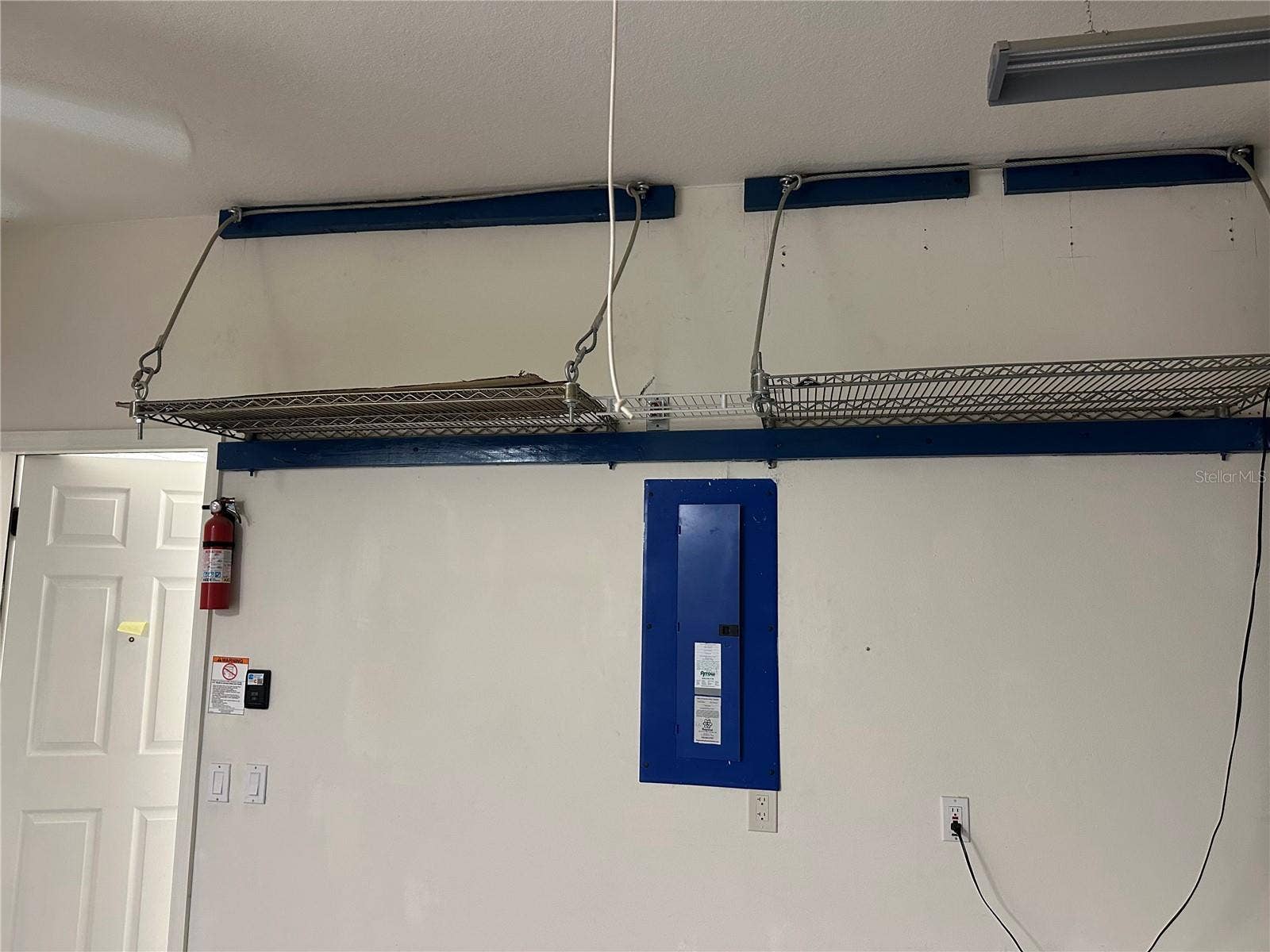 210 W REXFORD DRIVE, Beverly Hills, FL 34465 Overhead Storage