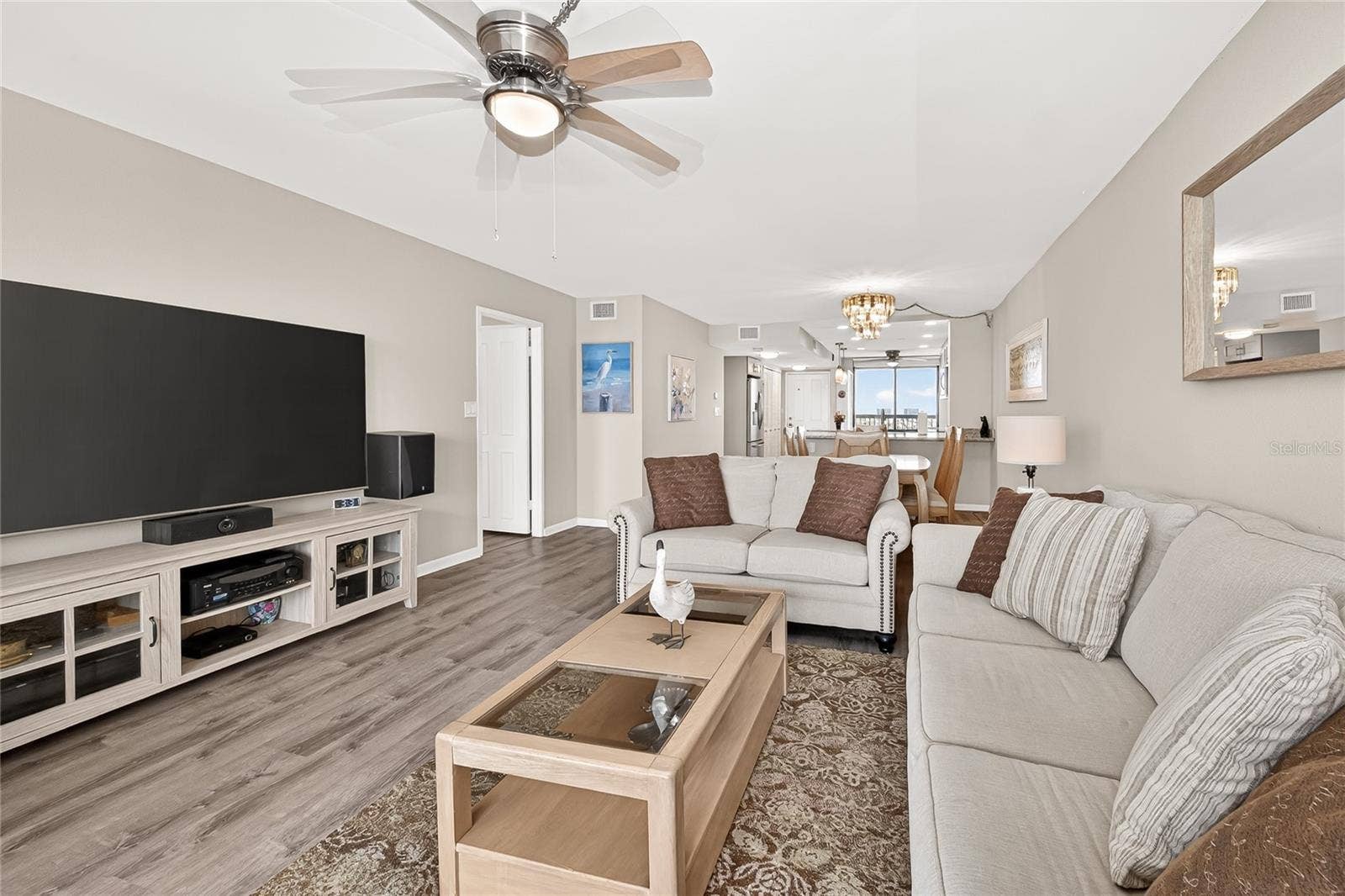 Move in ready home - furnishings can stay
